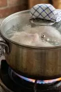 Opor ayam kampung tua nggak lagi alot, cara masak hemat gas ini penyelamat saat Lebaran