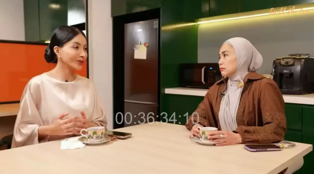 Klarifikasi Denada Soal Ayah Ressa Rossano YouTube/Feni Rose Official; Instagram/@denadaindonesia