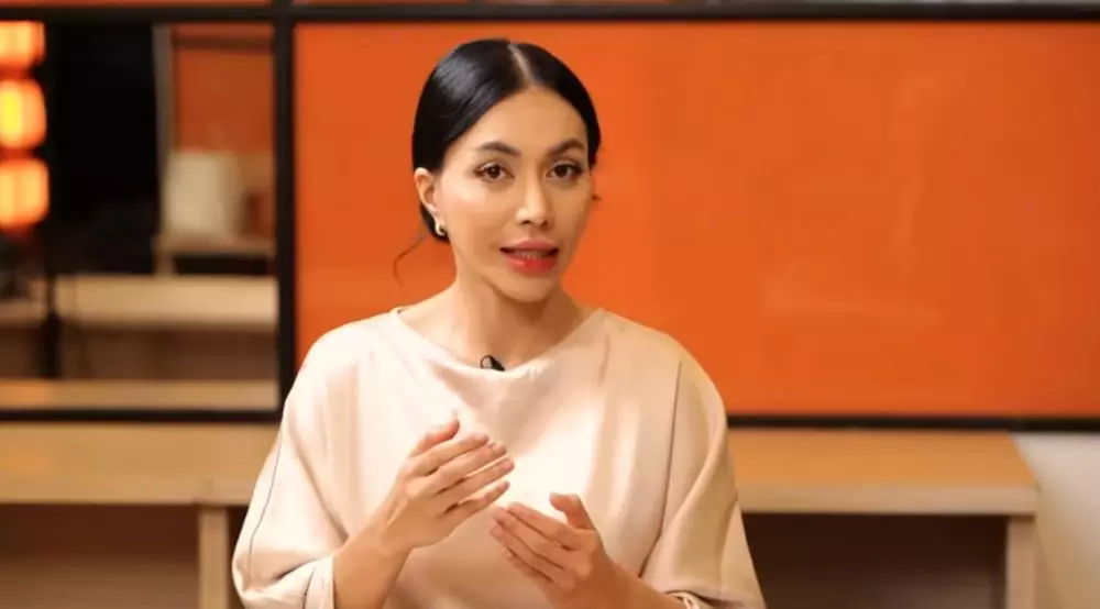 Klarifikasi Denada Soal Ayah Ressa Rossano YouTube/Feni Rose Official; Instagram/@denadaindonesia