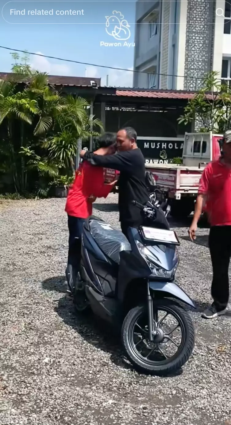 Hadiah Motor THR TikTok @pawonayukartasura