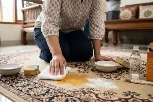 5 Cara cepat hilangkan noda opor di karpet pakai bahan dapur yang ada di rumah