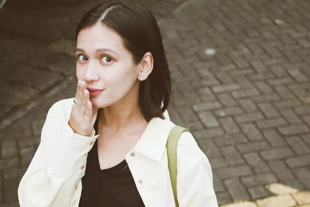 Dea Annisa luruskan kabar tunda pernikahan demi biayai pendidikan saudara