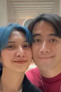 Meski raga telah tiada, kenangan indah tetap tersimpan rapat, terutama di hati sang istri, Sheila Dara. 