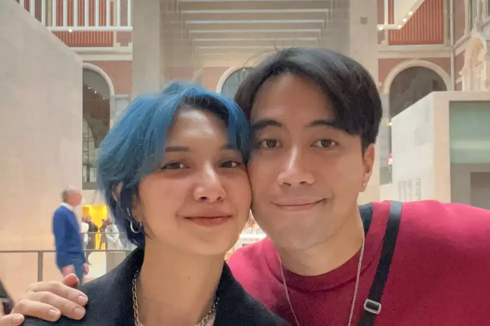 Pesan haru Sheila Dara di hari ulang tahun mendiang Vidi Aldiano, ini 7 kisah perjalanan cinta mereka