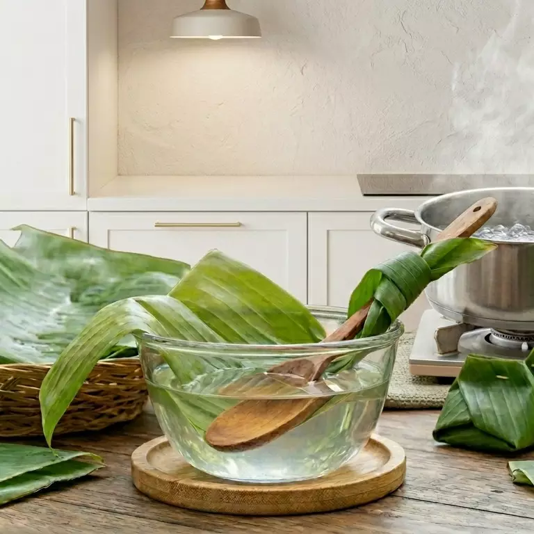 Cara bikin daun pisang lentur tanpa sobek, cuma pakai air cuka langsung siap bungkus