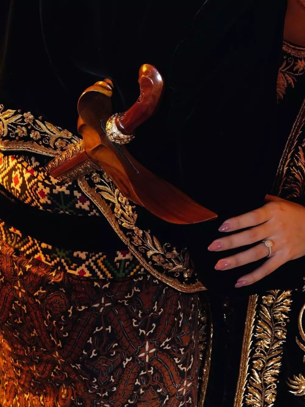 Jennifer Coppen Justin Hubner Photoshoot Adat Jawa Winston Gomez