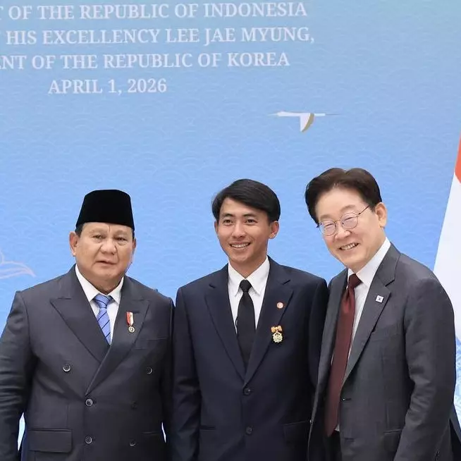 Prabowo bangga bertemu Sugianto di Seoul, pekerja migran WNI yang gendong 7 lansia selamat dari api