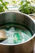 5 Cara mudah hilangkan noda agar-agar warna di panci dengan bahan dapur