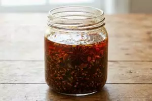 Cara membuat chili oil di rumah, 3 versi resep dari yang simpel sampai kaya rasa