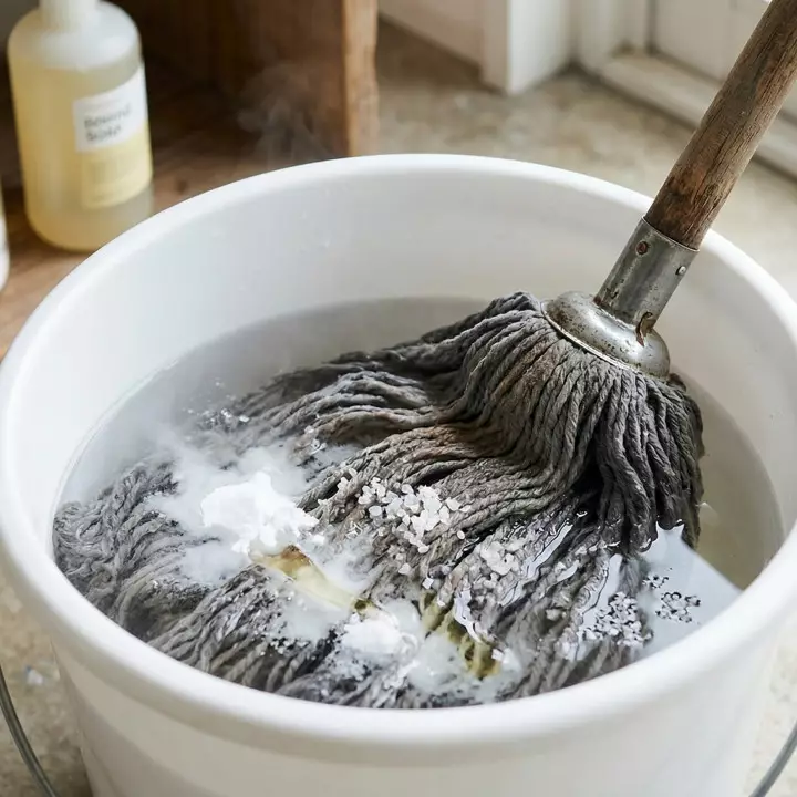 Lantai wangi dimulai dari sini! Trik rahasia cuci kain pel dekil tanpa perlu dikucek