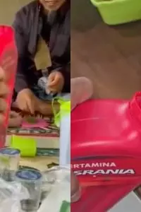 Video tersebut memperlihatkan seorang pria meminum cairan pelumas mesin secara langsung.