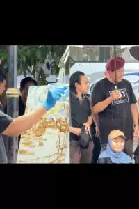 11 Potret semangat SBY melukis di tepi Bengawan Solo meski diguyur hujan