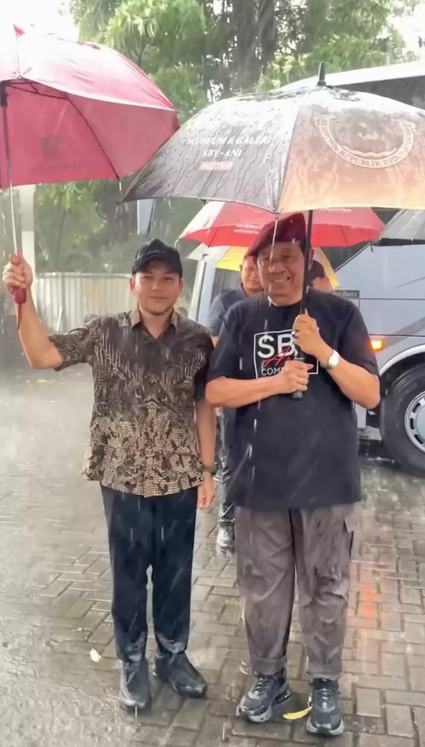 SBY melukis Bengawan Solo Instagram/@respatiardi