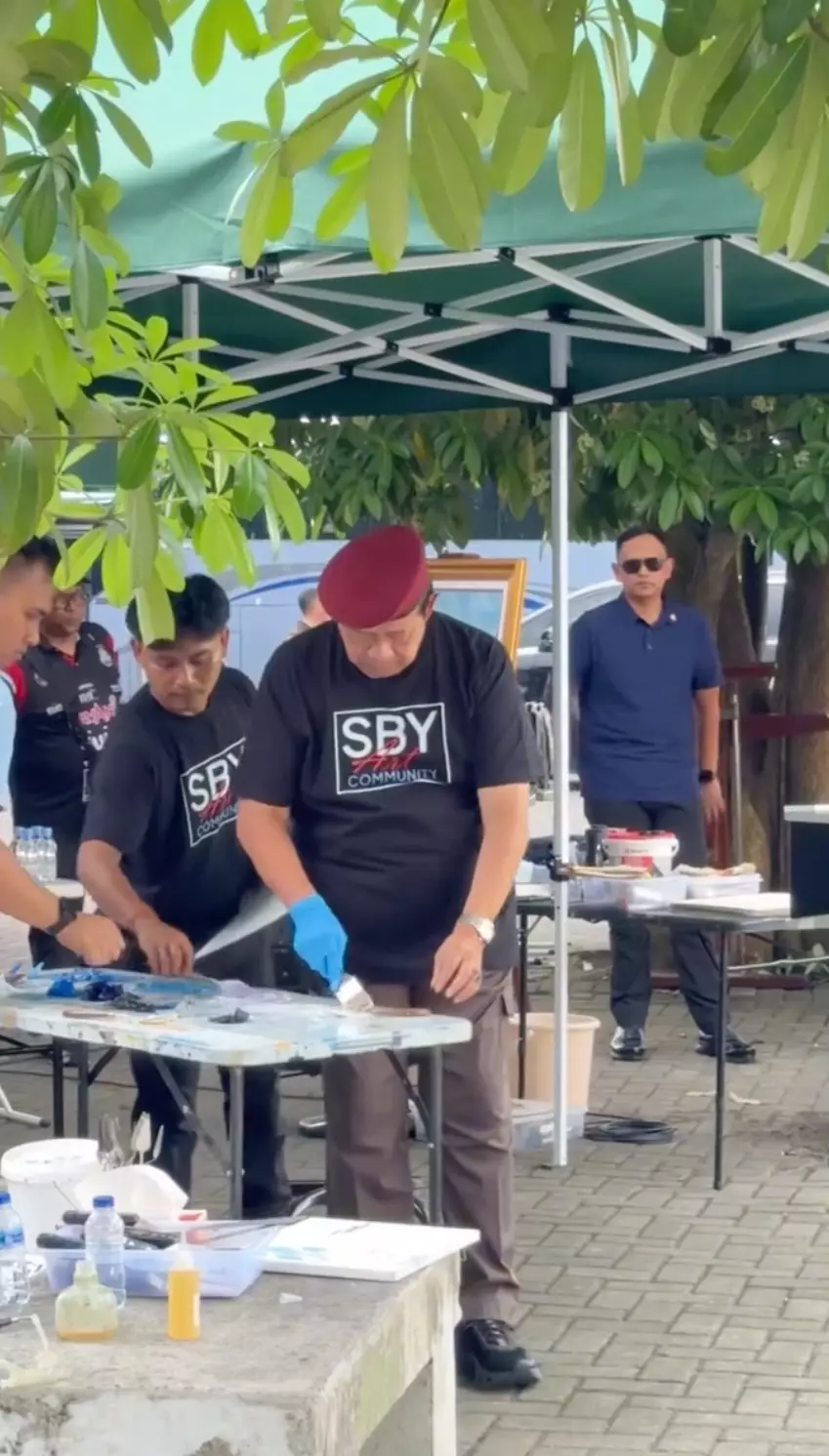 SBY melukis Bengawan Solo Instagram/@respatiardi