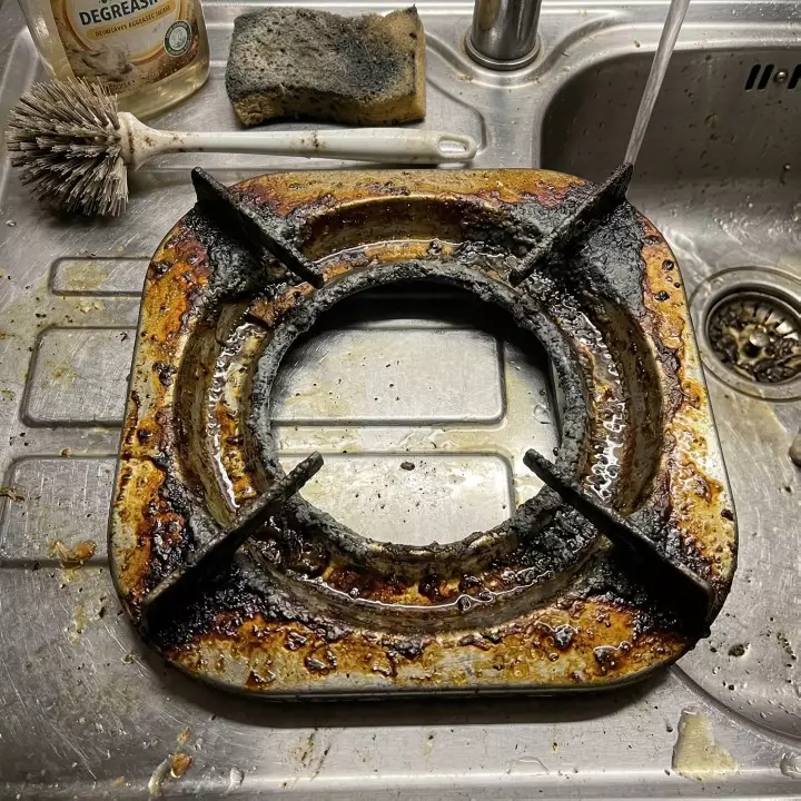 Tatakan kompor berkerak dan berminyak? Cukup 2 bahan dapur ini, tidak perlu pakai cuka