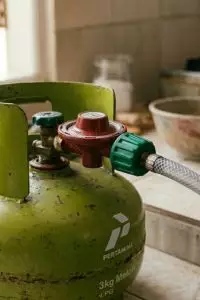 Cara memperbaiki regulator gas mampet sendiri di rumah, cukup dengan tusuk gigi
