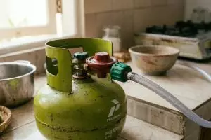 Cara memperbaiki regulator gas mampet sendiri di rumah, cukup dengan tusuk gigi