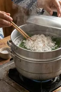 Kelapa parut untuk klepon awet 2 hari tanpa kulkas, begini cara mudahnya