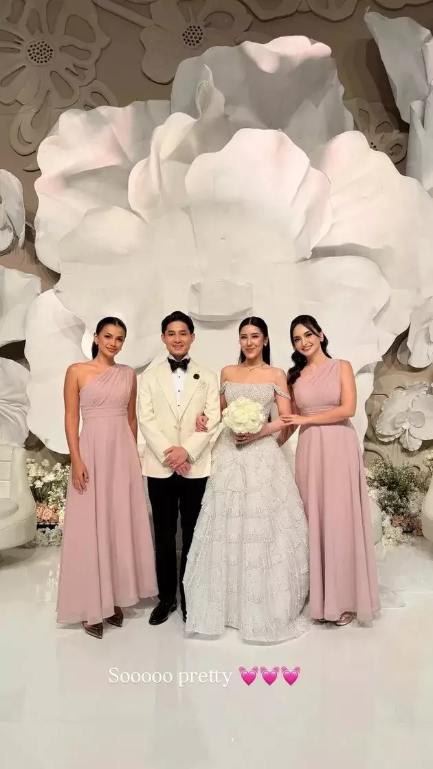 Pernikahan Teuku Rassya berbagai sumber