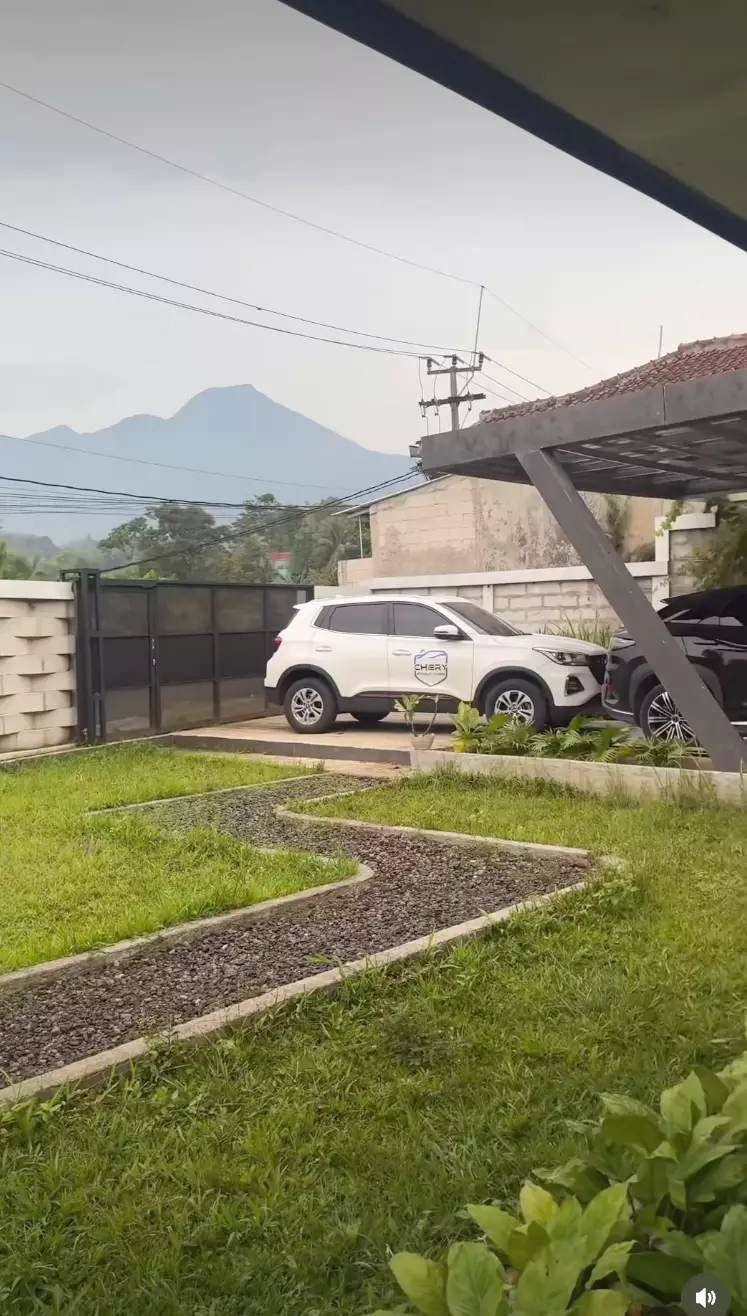 Rumah Bobby Tince Instagram @kikifarrel_