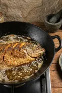 Trik menggoreng ikan agar garing sempurna dan bebas bau amis, dijamin suami suka