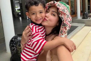 Respons bijak Jessica Iskandar saat buah hatinya terpengaruh ucapan negatif teman