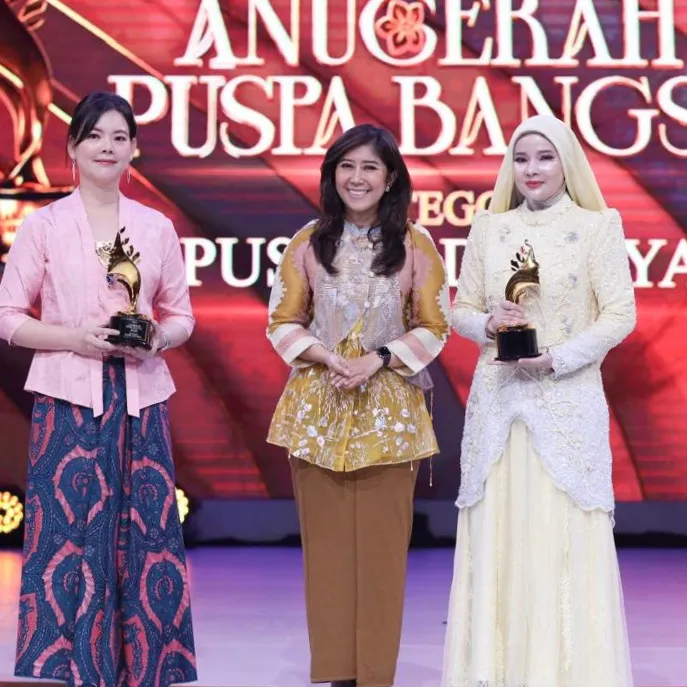Kataline Darmono terima penghargaan Puspa Adi Daya berkat dedikasinya di Khong Guan Group