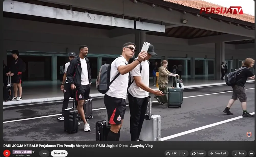 Rizky Ridho jadi fotografer dadakan ibu-ibu © 2026 