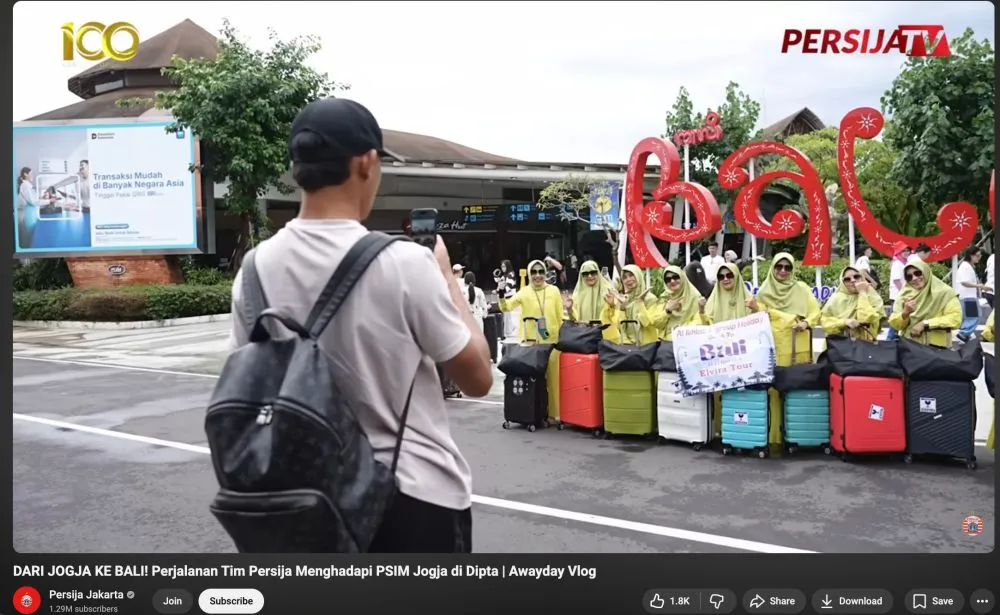 Rizky Ridho jadi fotografer dadakan ibu-ibu © 2026 