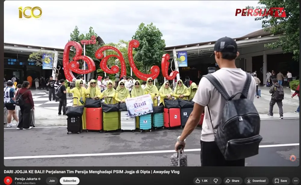 Rizky Ridho jadi fotografer dadakan ibu-ibu © 2026 