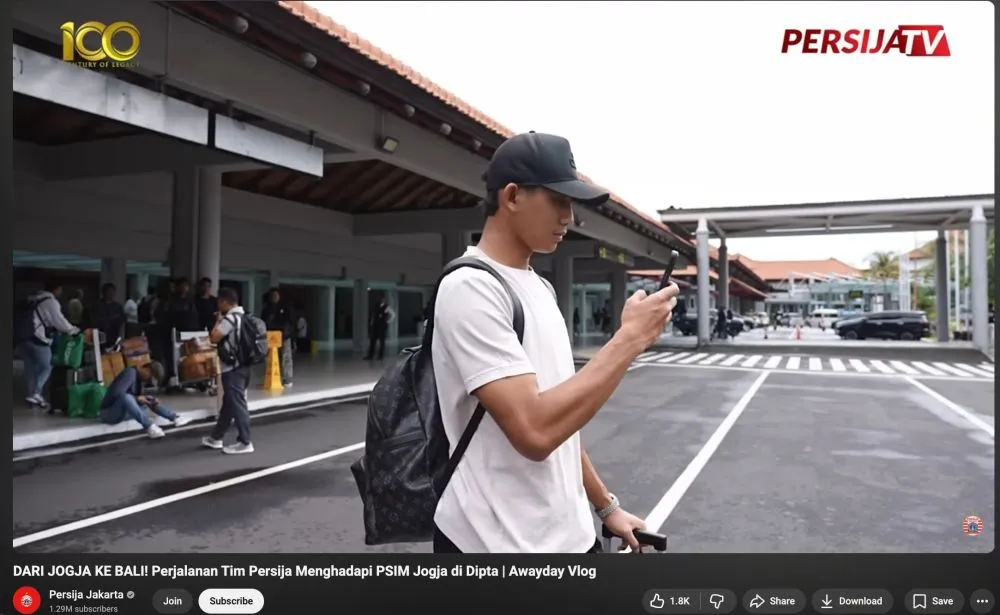 Rizky Ridho jadi fotografer dadakan ibu-ibu © 2026 