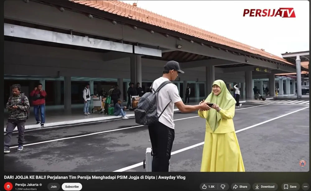 Rizky Ridho jadi fotografer dadakan ibu-ibu © 2026 