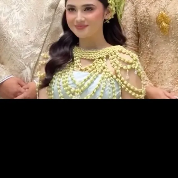 5 Potret momen sakral siraman Syifa Hadju jelang pernikahan dengan El Rumi, tampil cantik flawless