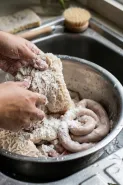 Nggak perlu jijik lagi, ini cara simpel bersihkan jeroan sapi biar nggak berlendir
