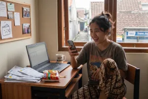 100 Kata-kata mengeluh tapi lucu status WA dan IG, seni menertawakan nasib di tengah situasi absurd