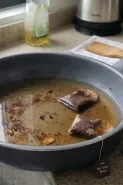 Kerak wajan membandel bisa hilang tanpa digosok, cukup pakai 2 bahan dapur ini