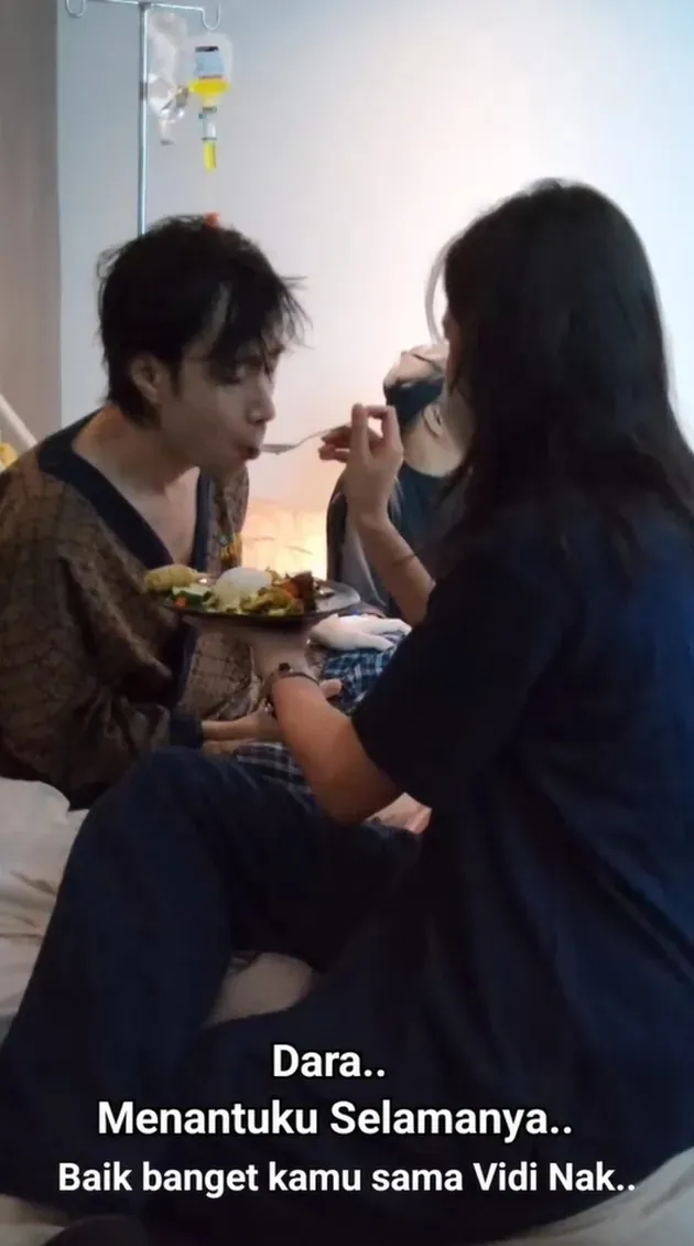 video Sheila Dara suapi Vidi Aldiano di rumah sakit © 2026 