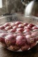 Cara mempercepat kupas bawang merah untuk hajatan dan masakan harian tanpa bikin tangan bau