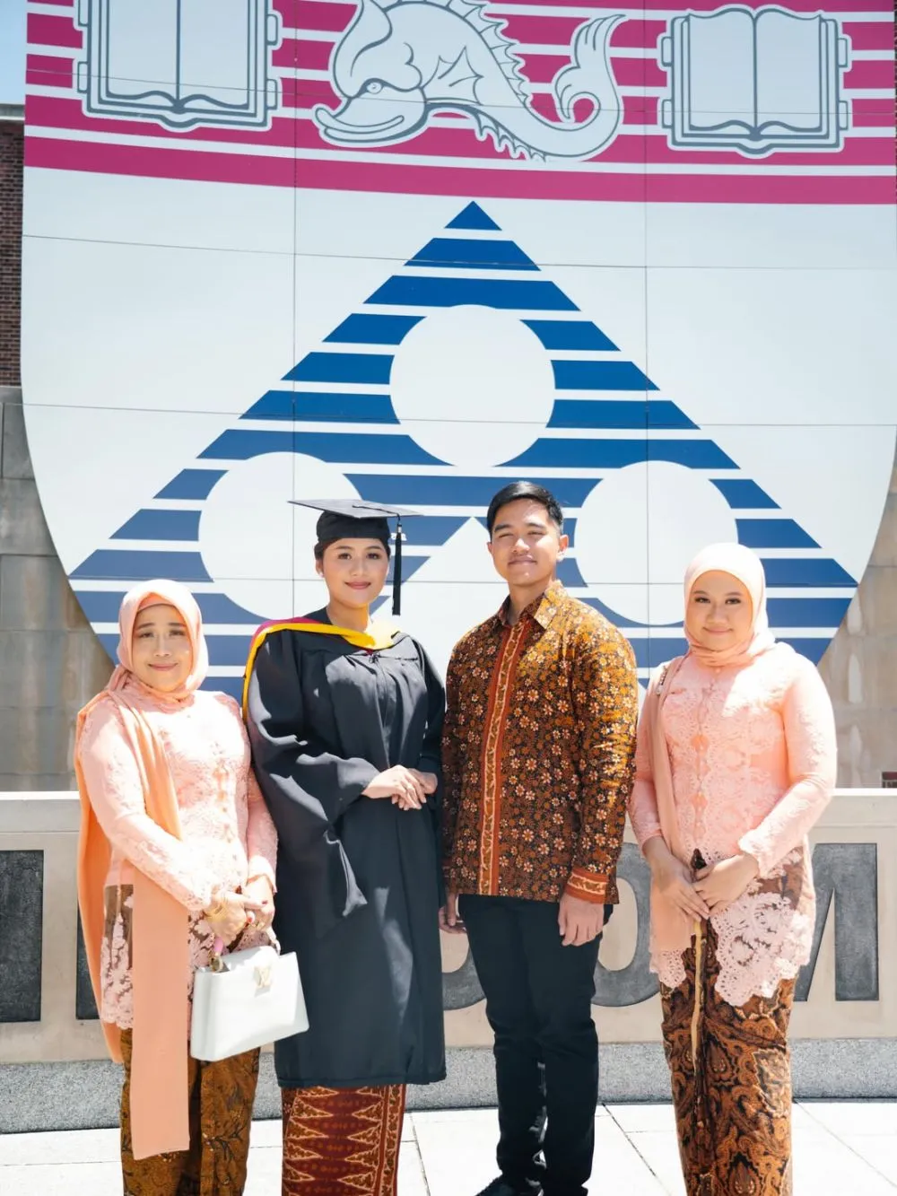 Erina Gudono wisuda S2 © 2026 Erina Gudono wisuda S2 © 2026