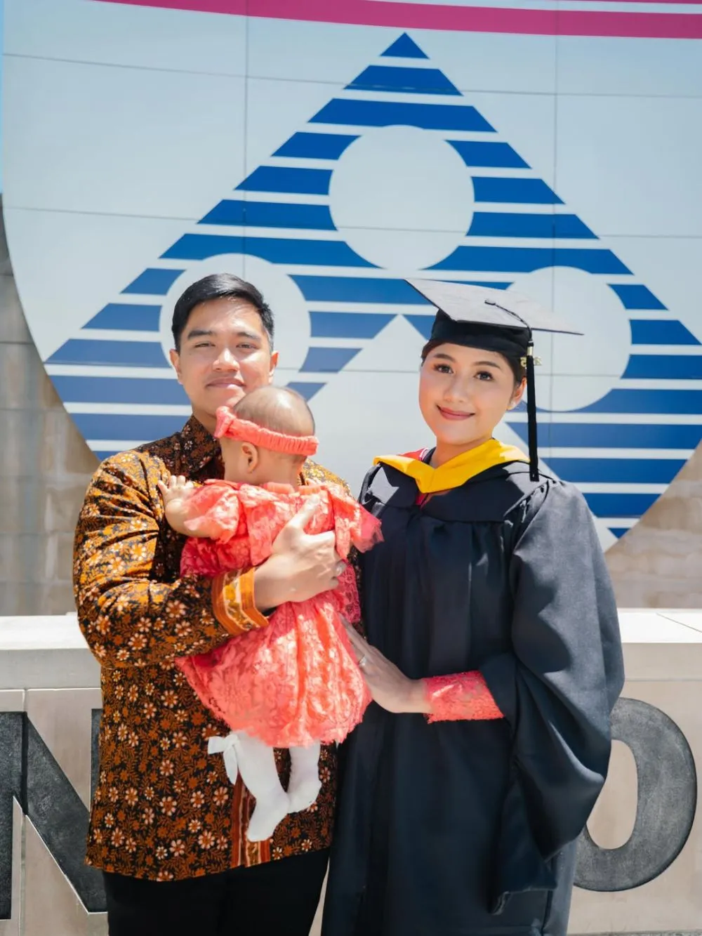 Erina Gudono wisuda S2 © 2026 Erina Gudono wisuda S2 © 2026
