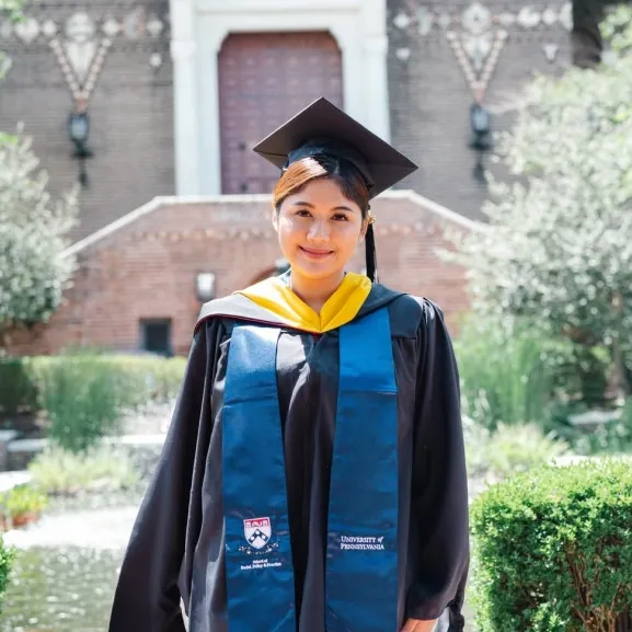 Perjuangan kuliah Erina Gudono di Amerika, wisuda ditemani suami dan anak yang tersenyum bahagia