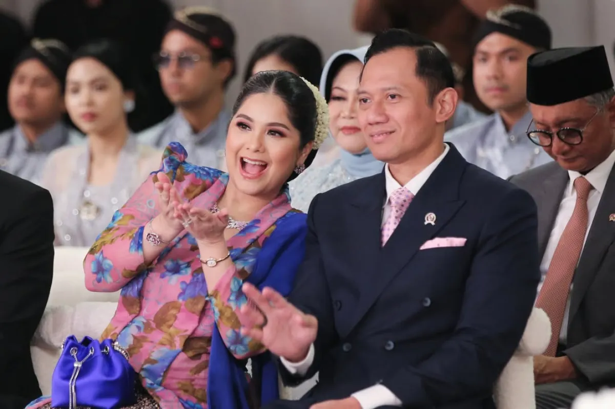 Penampilan perdana Annisa Pohan pasca lahiran dampingi AHY kondangan nikahan anak aktris Enny Beatrice