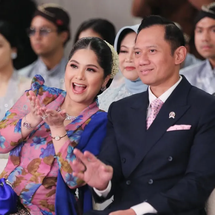 Penampilan perdana Annisa Pohan pasca lahiran dampingi AHY kondangan nikahan anak aktris Enny Beatrice