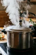 Cara aman membuka panci presto lebih cepat tanpa takut meledak