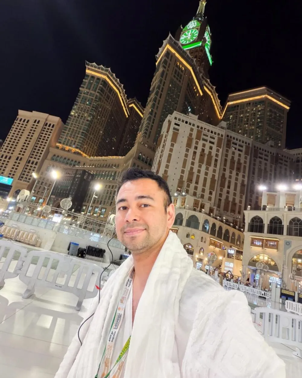 Raffi Ahmad cium hajar aswad © 2026 