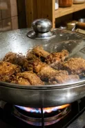 Banyak yang baru tahu, cara panaskan fried chicken ini bikin ayam tetap renyah tanpa tambah minyak