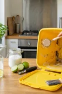Kenapa tempat sampah dapur tetap bau setelah dibersihkan dan cara mengatasinya