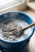 Kain pel tetap bau meski sudah dicuci? Coba trik rendaman 2 bahan dapur ini