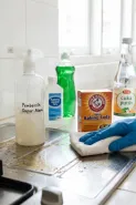 Cara membersihkan noda minyak kompor dan dinding dapur tanpa bahan kimia keras