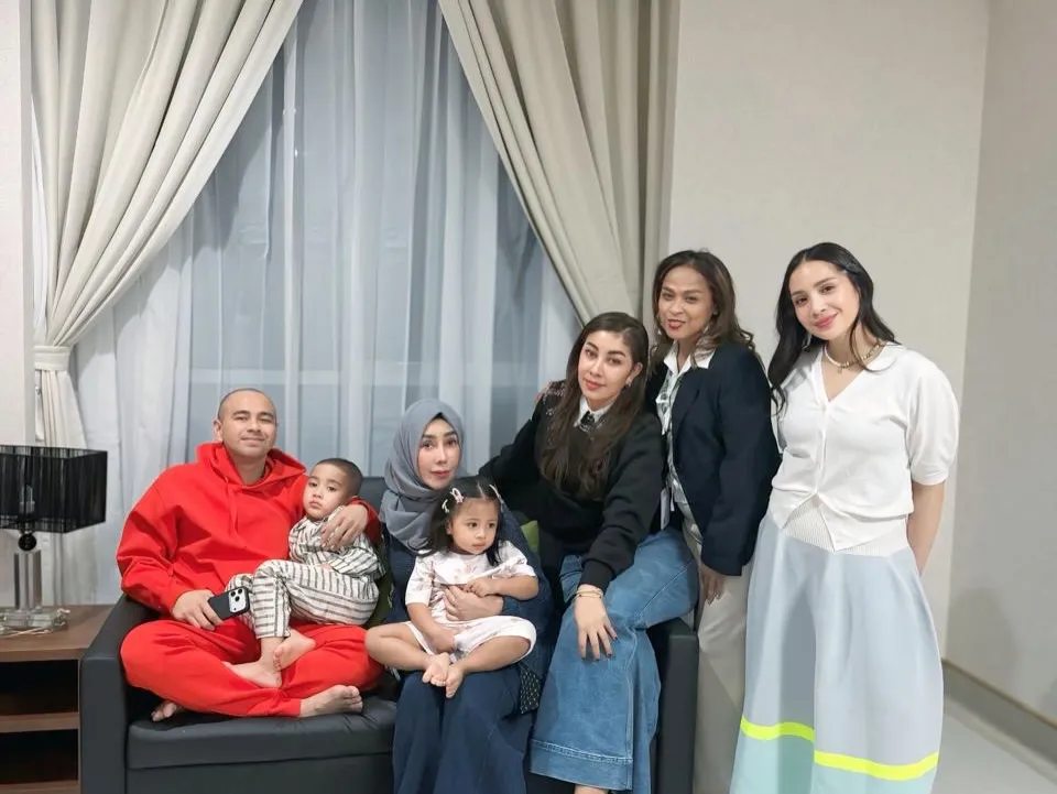 Raffi Ahmad operasi bahu © 2026 